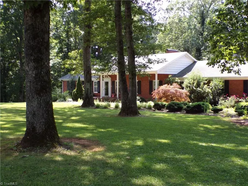 2525 Nebo RD, Boonville, NC 27011