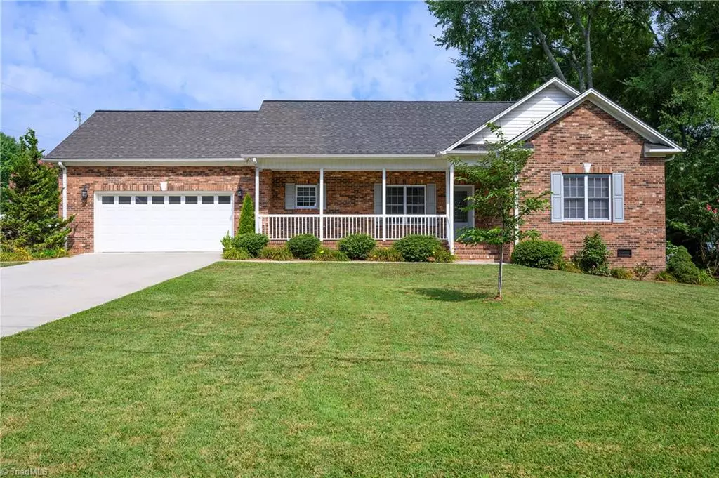 Mocksville, NC 27028,355 Wandering LN