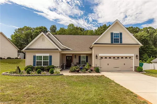 113 Pilot Bluff DR, King, NC 27021