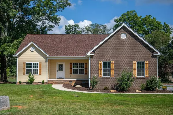 8501 Richardsonwood RD, Browns Summit, NC 27214