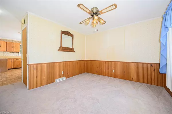 Hamptonville, NC 27020,1211 Dots TRL