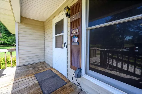 Hamptonville, NC 27020,1211 Dots TRL