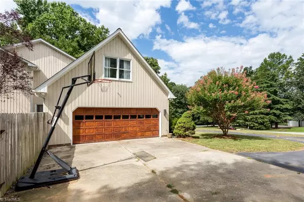 Oak Ridge, NC 27310,7707 Knollcrest DR