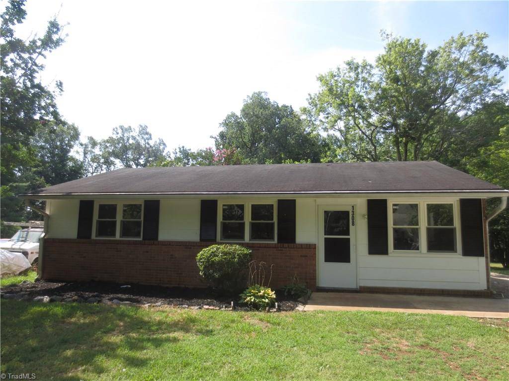 1308 Blackmoor RD, Greensboro, NC 27406