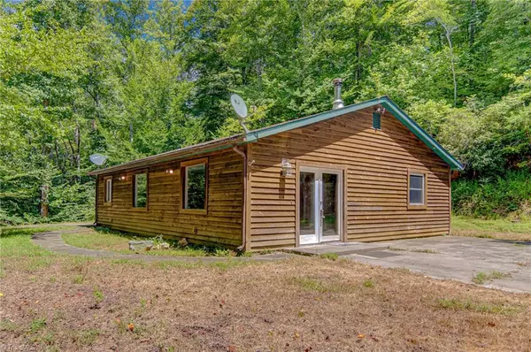 6693 Hummingbird HOLW, Rural Hall, NC 27045