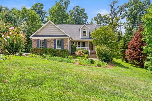 8107 Kelly Oak DR, Browns Summit, NC 27214