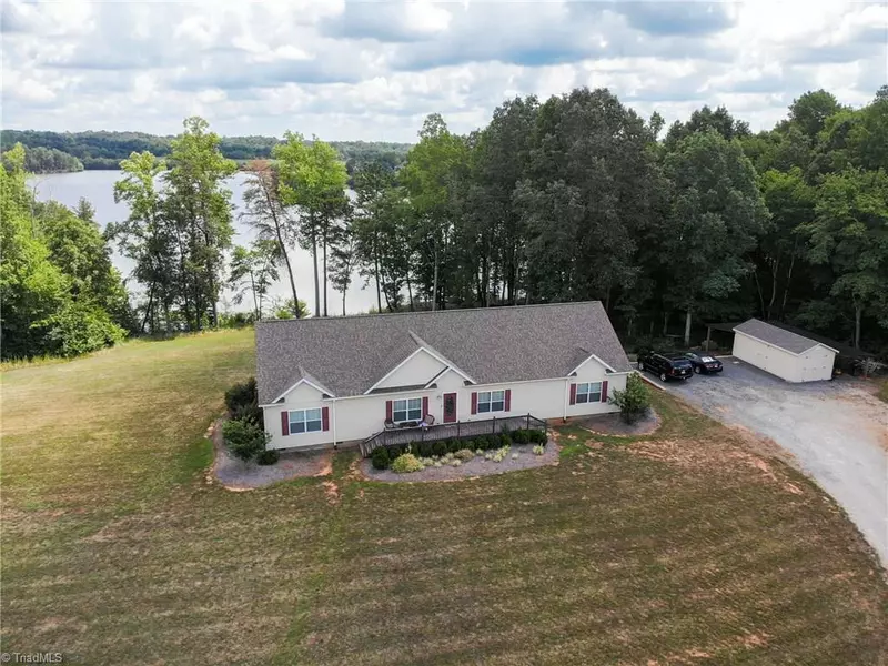 615 Crystal Cove LN, Yanceyville, NC 27379