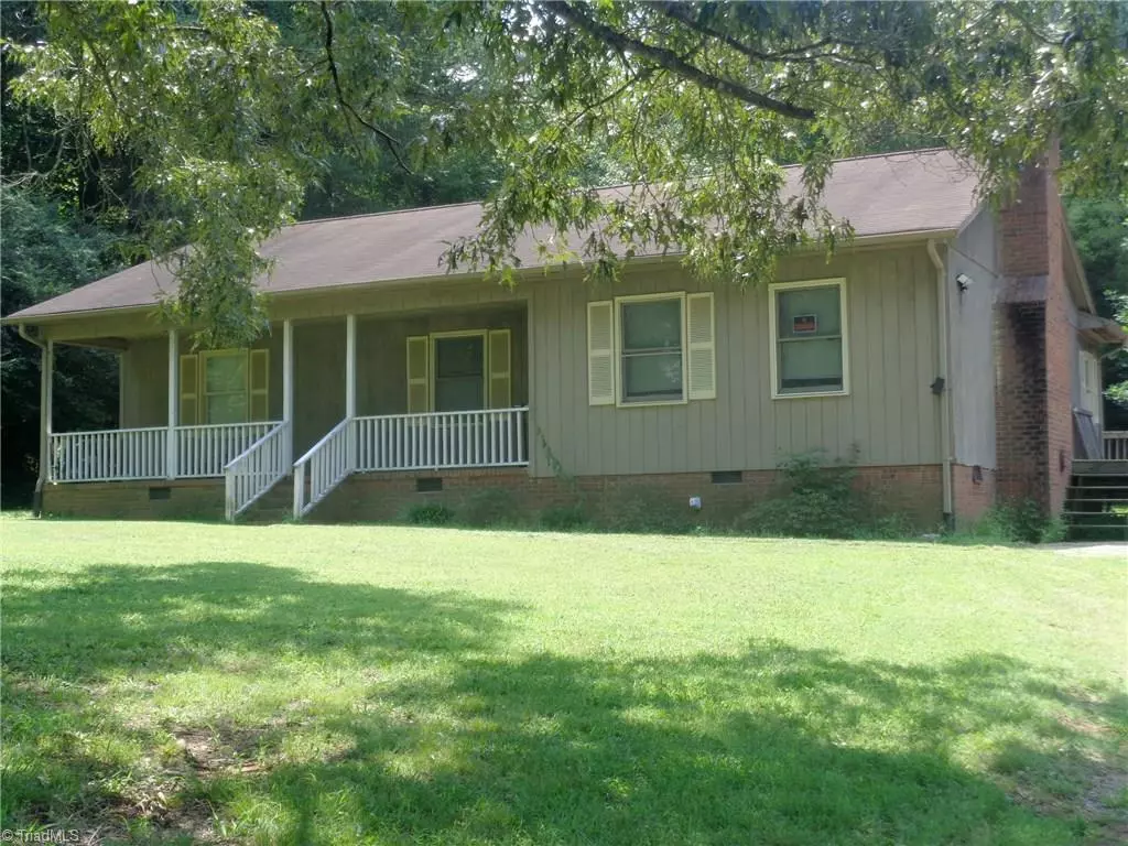 Haw River, NC 27258,955 Lyndon LN