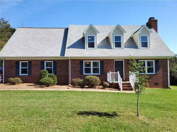 4905 Folkstone CT, Pfafftown, NC 27040