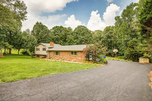 179 Twin Cedars Golf RD, Mocksville, NC 27028