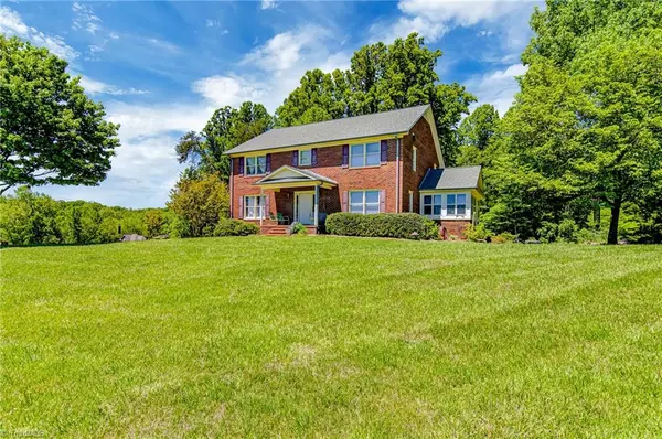 5825 Beaver Hill LN, Oak Ridge, NC 27310