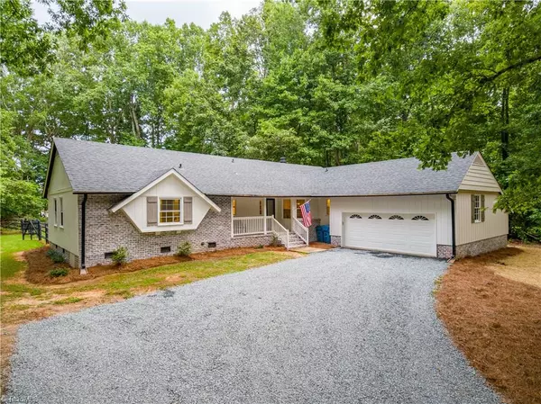 2900 Litchfield DR, Browns Summit, NC 27214