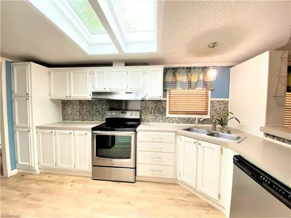 Summerfield, NC 27358,306 Saddlebrook DR