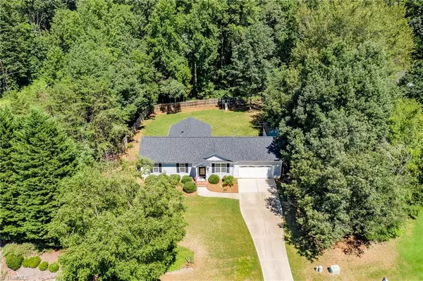 8206 Daltonshire DR, Oak Ridge, NC 27310