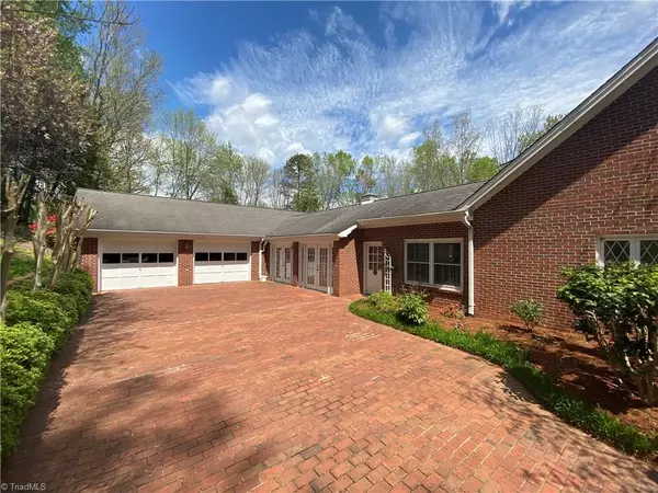 Wilkesboro, NC 28697,216 Fairway LN