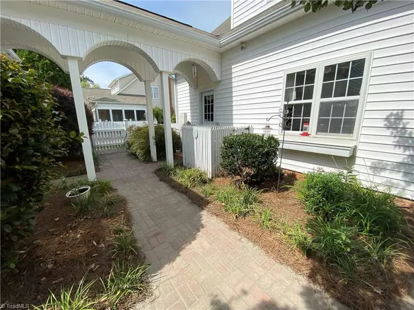 King, NC 27021,101 Cotswold LN