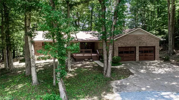 7736 Penns Grove RD, Summerfield, NC 27358