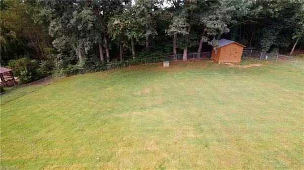 King, NC 27021,1530 Twin Oaks DR