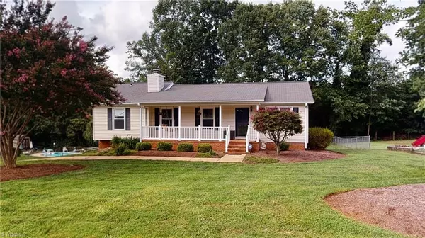 1530 Twin Oaks DR, King, NC 27021