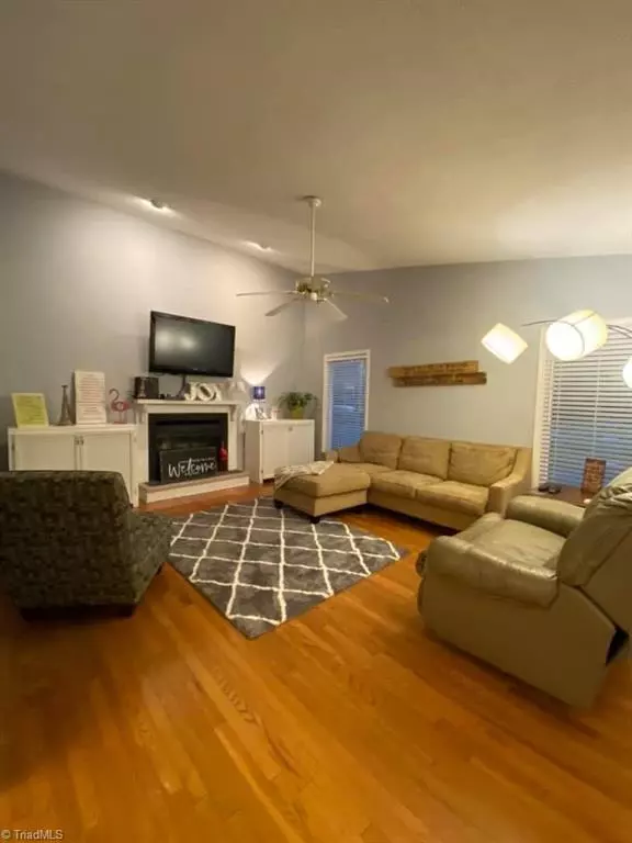 King, NC 27021,417 Kingsway DR