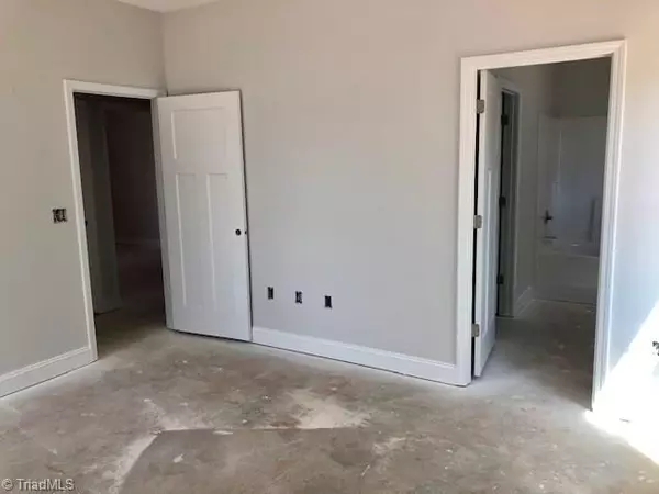 Mocksville, NC 27028,530 Deadmon RD