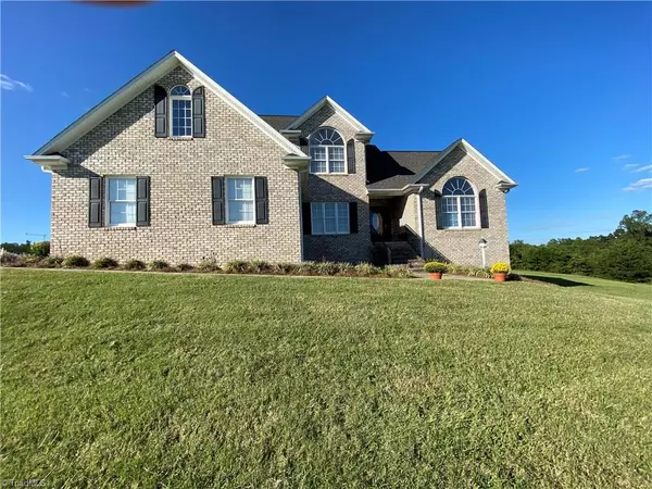 King, NC 27021,1020 Voss Hill DR