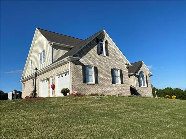 King, NC 27021,1020 Voss Hill DR