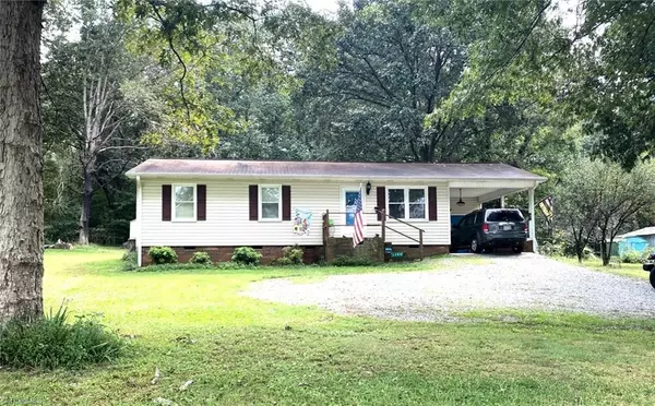 1194 Palmer RD, Lexington, NC 27292