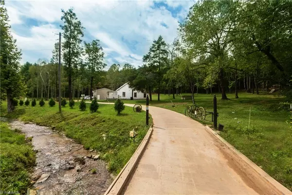 463 Love Hollow LN, Millers Creek, NC 28651