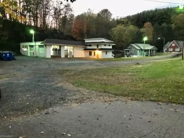 West Jefferson, NC 28694,1406 S Jefferson AVE