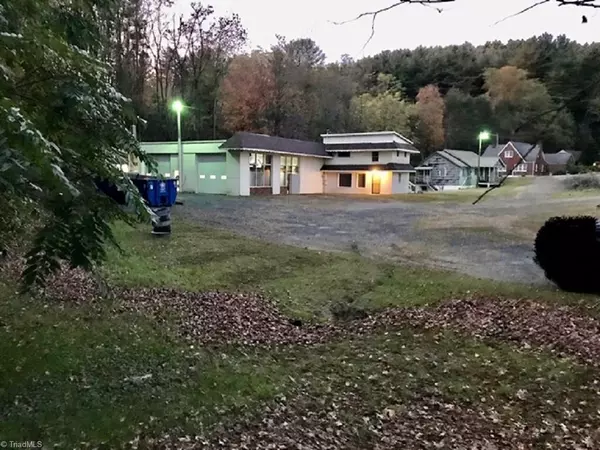 West Jefferson, NC 28694,1406 S Jefferson AVE