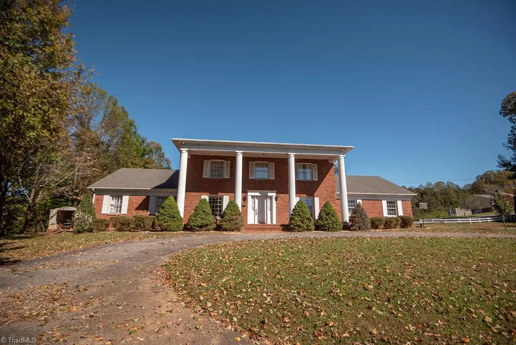 Wilkesboro, NC 28697,1524 Dogwood Dr