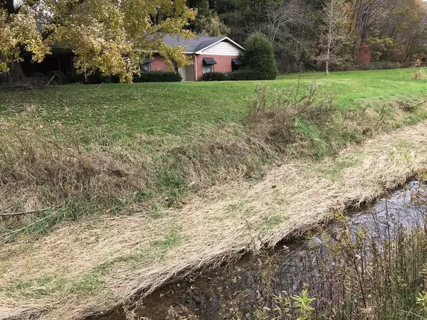 Vilas, NC 28692,146 Adams Cemetery Rd