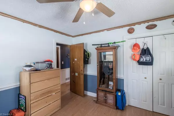 Roaring River, NC 28669,1048 White Plains Rd