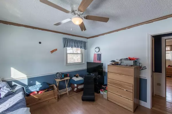 Roaring River, NC 28669,1048 White Plains Rd