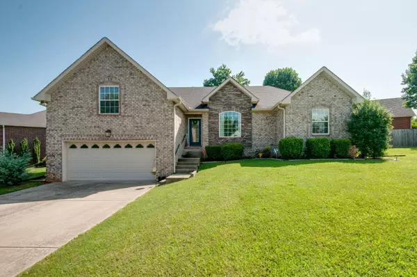 2022 Rebekah Dr,  Greenbrier,  TN 37073