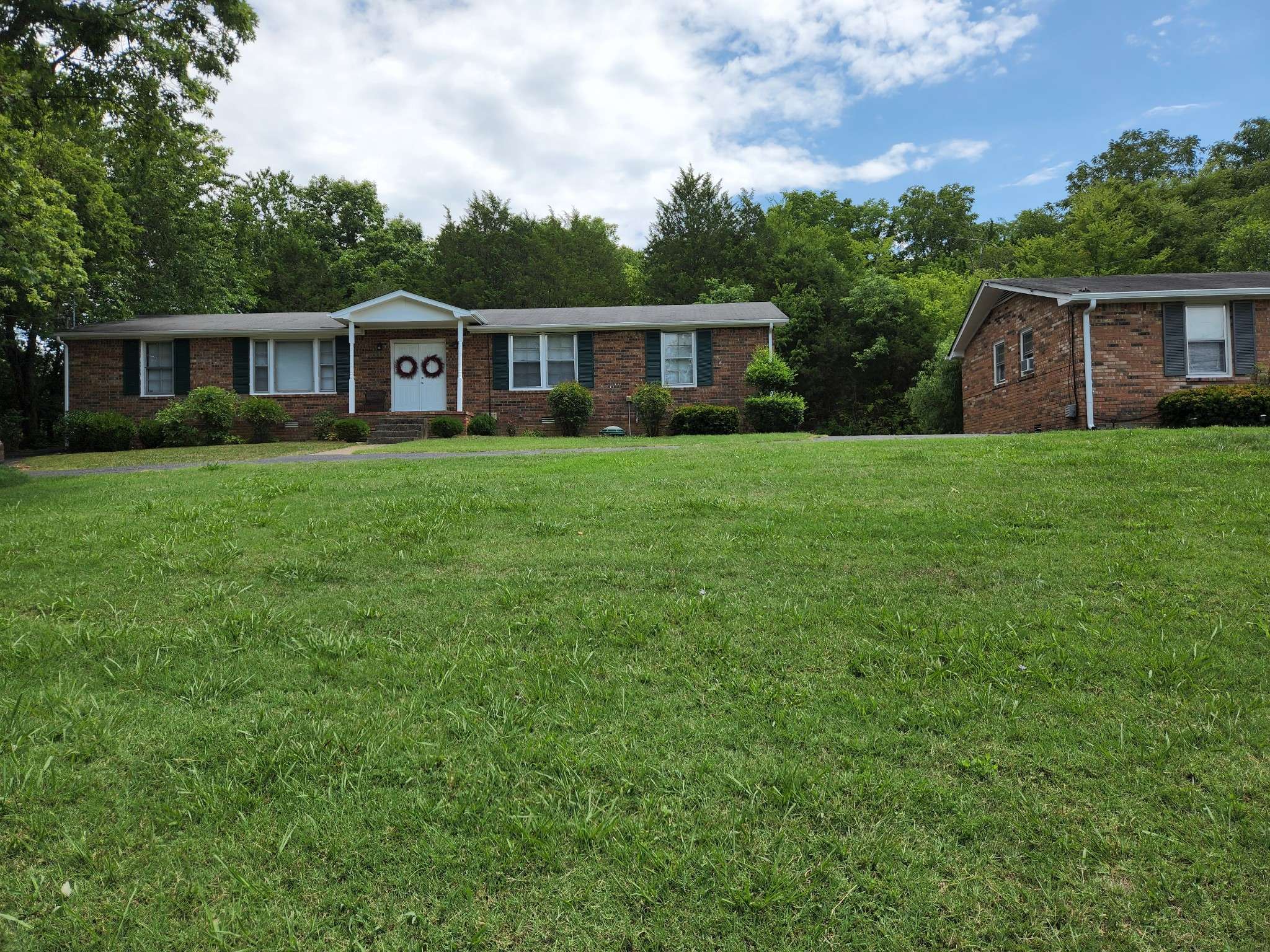 Hendersonville, TN 37075,1008 Center Point Rd #A-B
