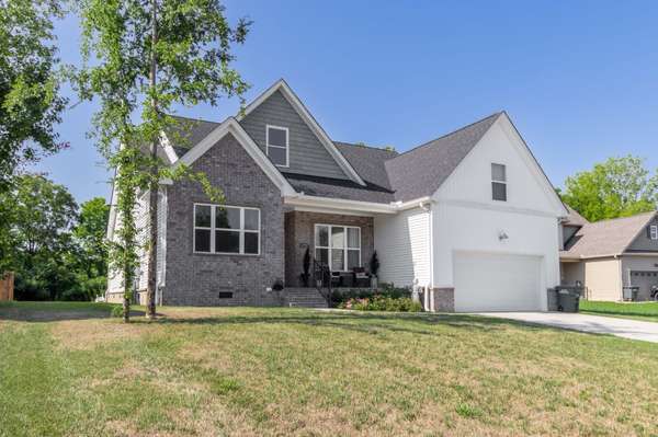 1072 Jonathan Ln,  Springfield,  TN 37172