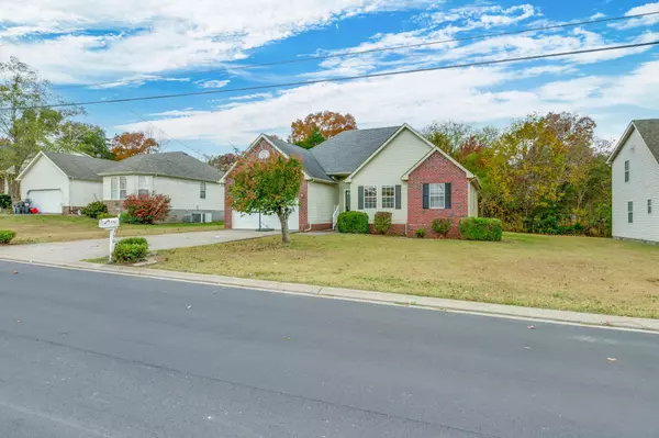 390 Davids Way,  La Vergne,  TN 37086