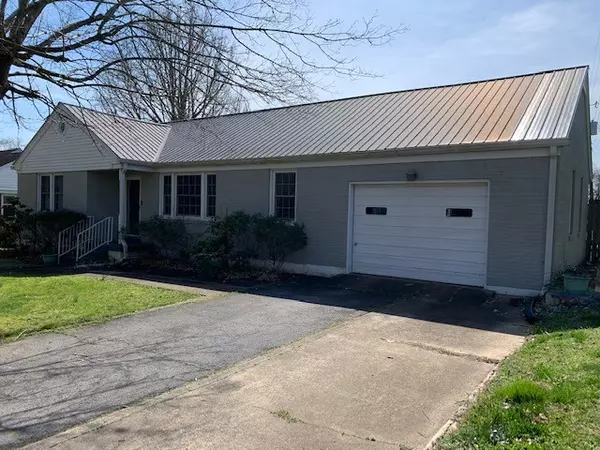 Centerville, TN 37033,121 W Hackberry St