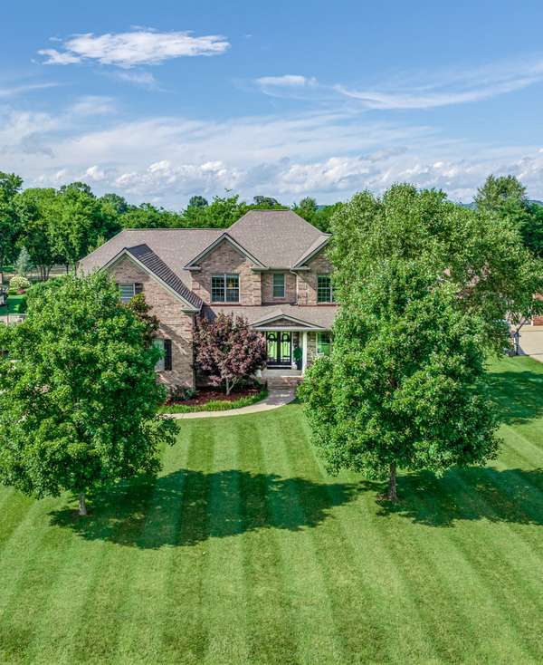 2032 Blackberry Estates Dr,  Thompsons Station,  TN 37179