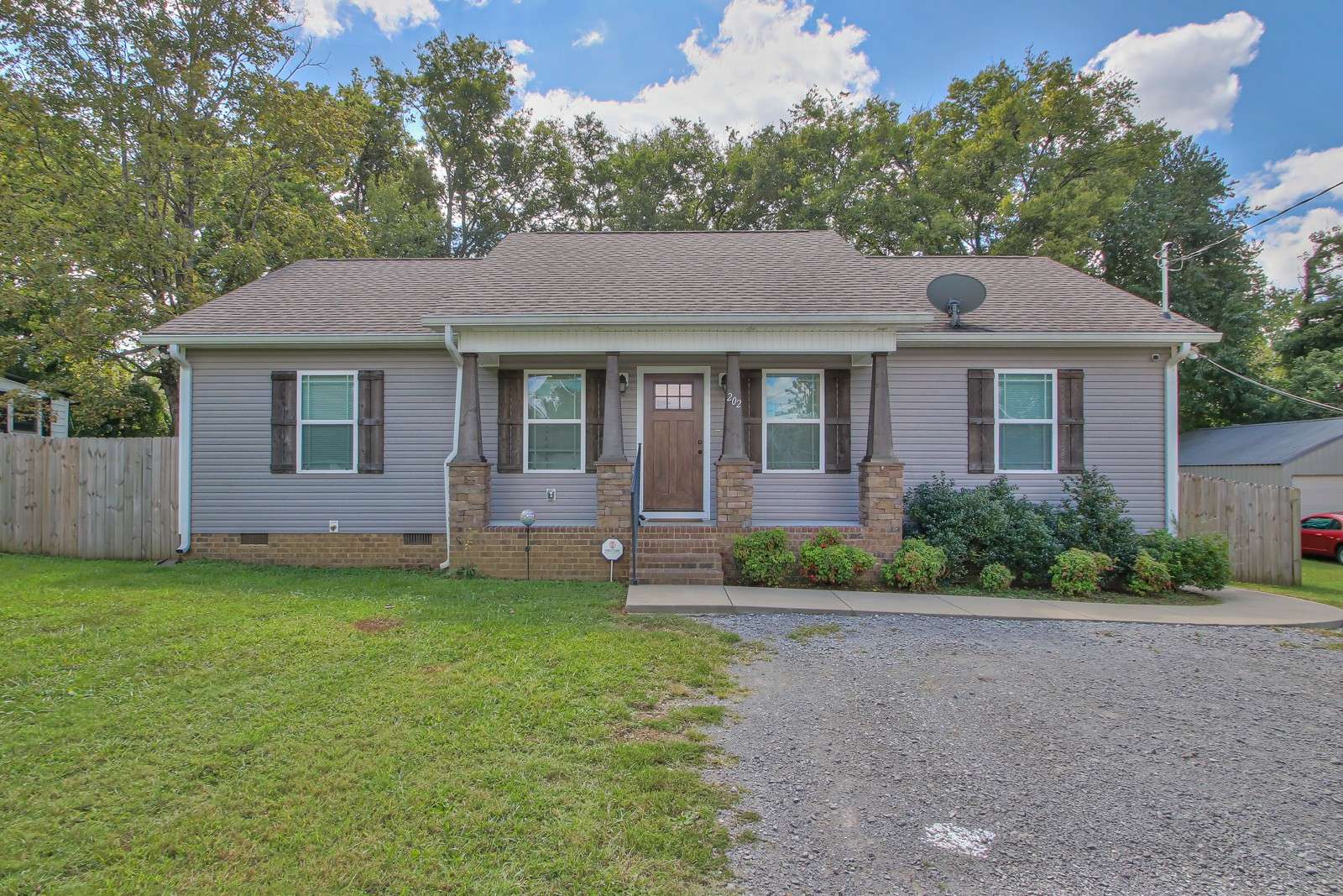202 Davis St,  Shelbyville,  TN 37160