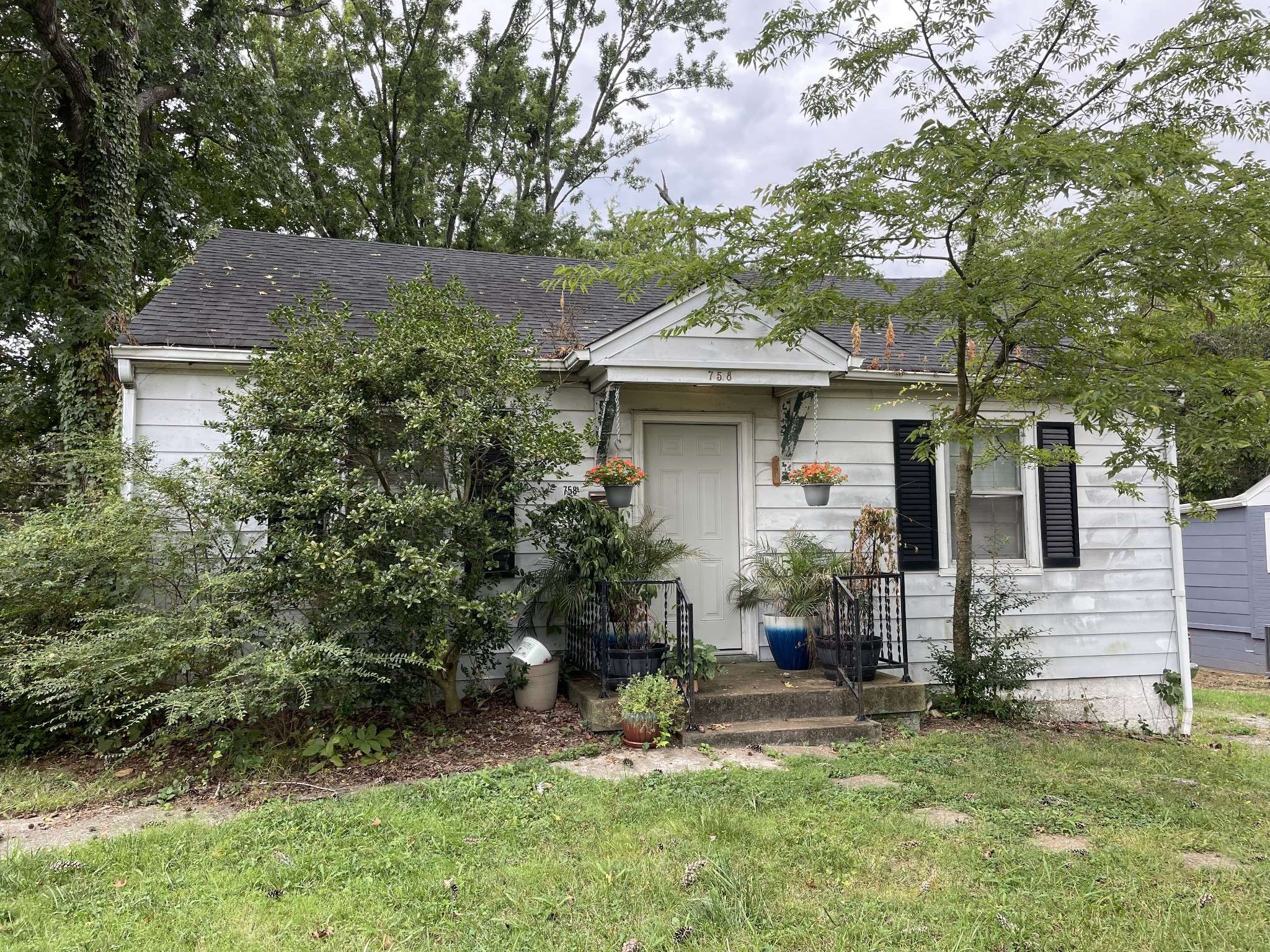 758 Woodmont Blvd,  Clarksville,  TN 37040