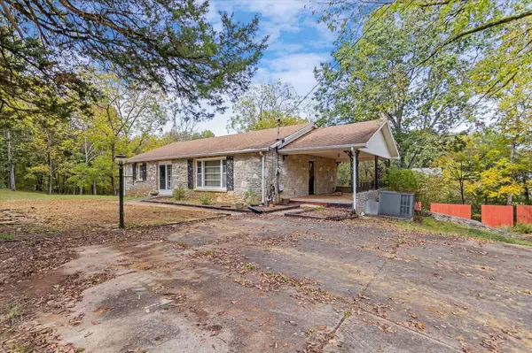 Fayetteville, TN 37334,215 Wallace Dr