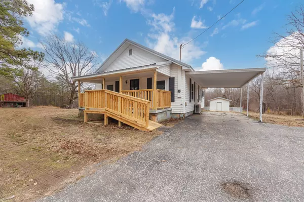 3957 Finger Leapwood Rd, Finger, TN 38334