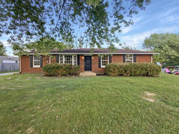 2107 Lynwood Dr,  Greenbrier,  TN 37073