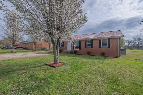 201 Camp Dr, Fayetteville, TN 37334