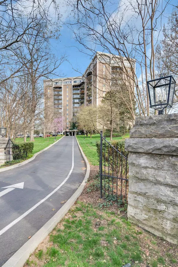 4215 Harding Pike #1003, Nashville, TN 37205