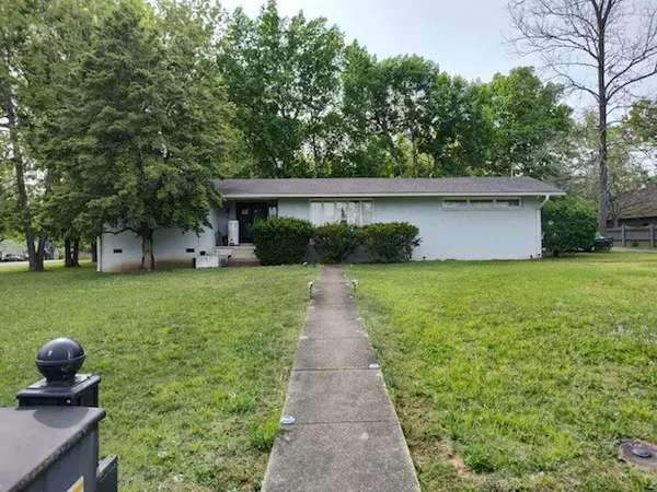 102 Providence Rd,  Shelbyville,  TN 37160