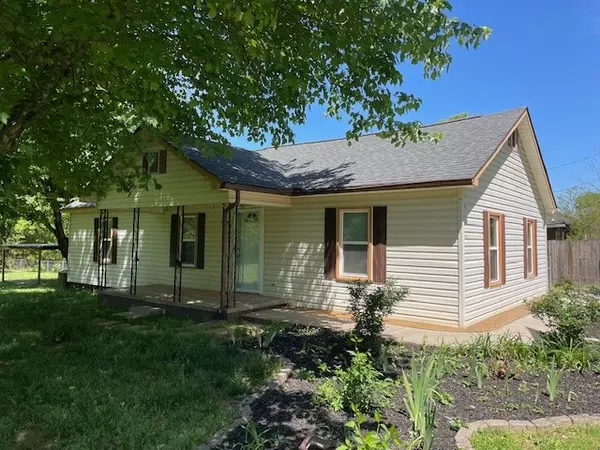 503 N 2nd St, Decherd, TN 37324